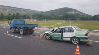 На дороге Севастополь — Инкерман легковушка столкнулась с грузовой «Маздой»