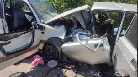 Два человека погибли и еще двое пострадали в аварии с участием легковых автомобилей под Симферополем