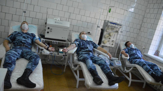 В Ялте сотрудники Росгвардии стали донорами крови
