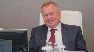Глава ВТБ протестировал оплату по QR-коду в Китае, купив апельсин