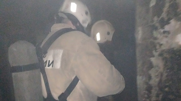 Четырёх человек пожарные вытащили из горящего дома в Ялте 
