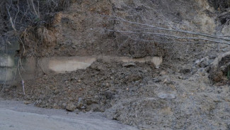 В Ялте образовался оползень из-за отсыпки грунта и склада стройотходов