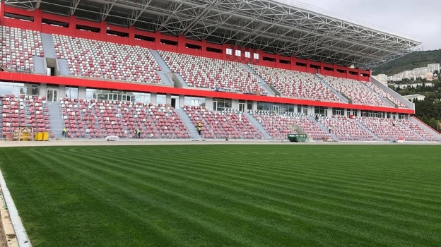 В Ялте завершилась реконструкция поля на стадионе «Авангард»