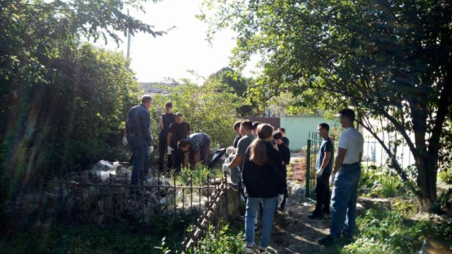 Межконфессиональный субботник провели на Старорусском кладбище в Симферополе