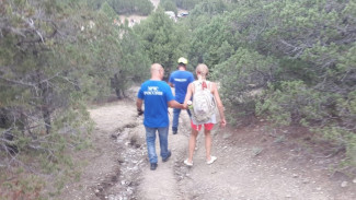 Двое туристов застряли в Крымских горах под Судаком