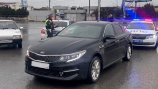 В Севастополе автоледи на Infiniti заработала сотни штрафов за нарушения ПДД