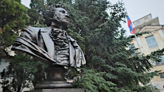 В Севастополе торжественно открыли бюст Пушкина