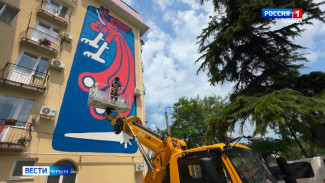 В Судаке ко Дню России презентуют три мурала