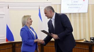 Государственные награды медицинским работникам Крыма вручил глава региона