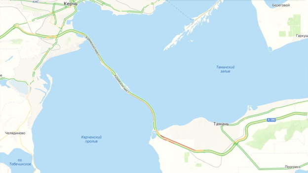 Автомобильная пробка перед Крымским мостом со стороны Кубани выросла до 6 км