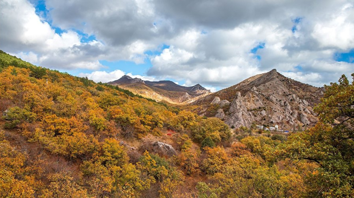 Погода ст крым. Крым осенью фото туристов. Сухой Крым. Погода в Крыму в ноябре.