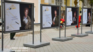 Уличная фотовыставка «Жена и мать Героя. Крым» открылась в Евпатории
