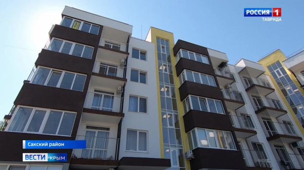 В Крыму 2 малоимущие семьи получили трёхкомнатные квартиры спустя годы ожидания