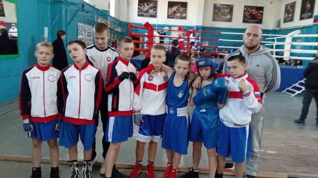 Юные спортсмены из Ялты взяли "золото" и "серебро" на турнире по боксу