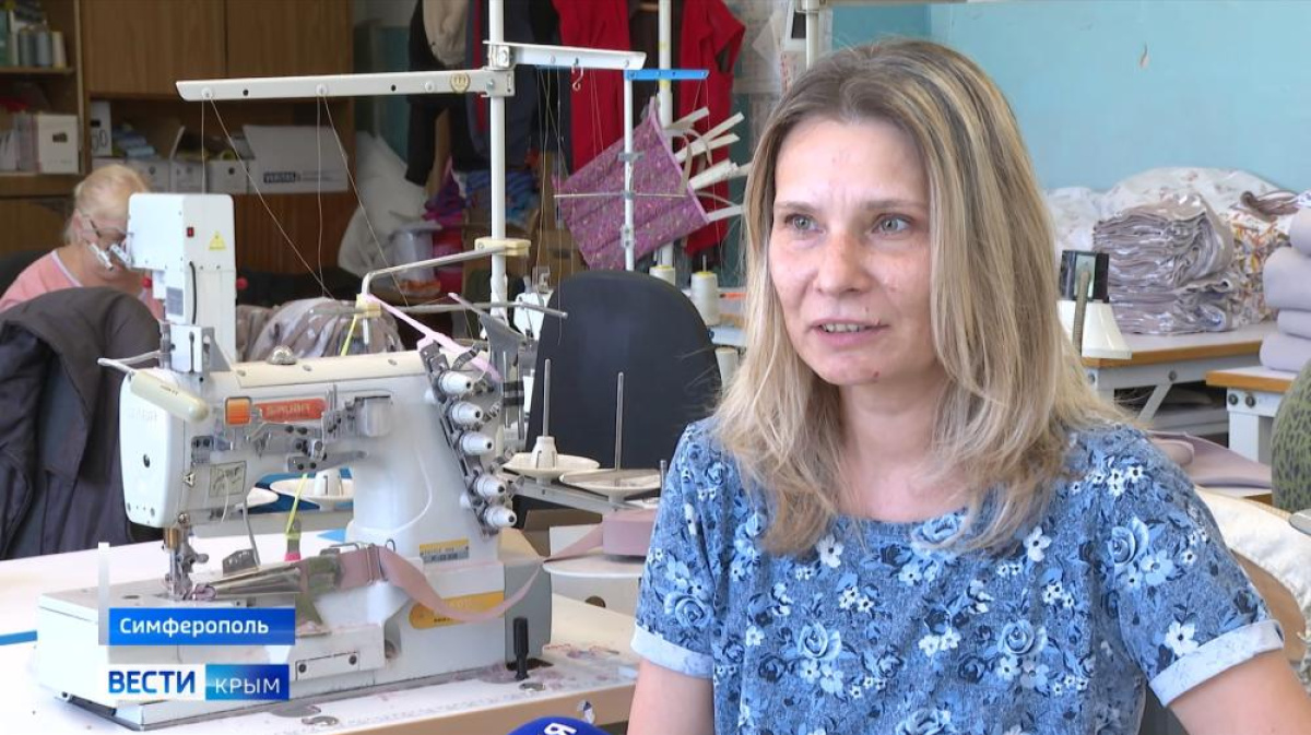 В Симферополе работает уникальная швейная фабрика для слабослышащих –  Новости Крыма – Вести Крым
