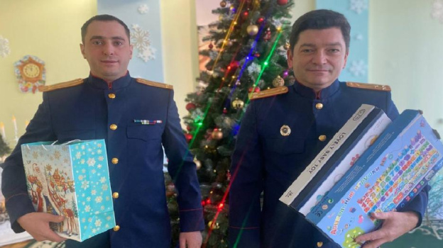 Сотрудники Следкома Крыма поздравили с новогодними праздниками воспитанников детдома 