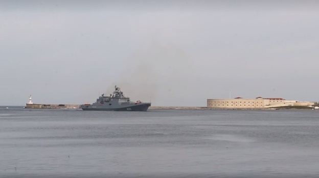 Боевые корабли ЧФ России вернулись на базу после учений в Крыму 