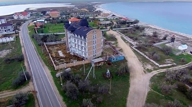 Соратник Зеленского строит дом в Крыму