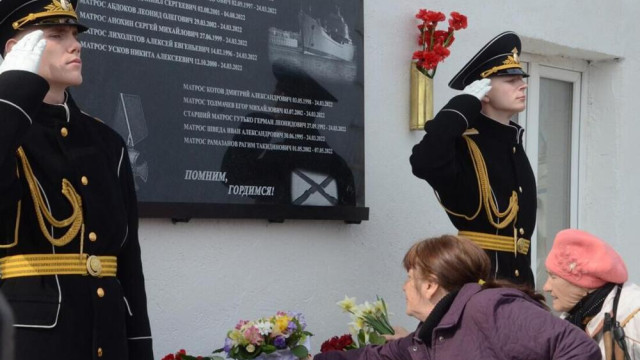 Память погибших в СВО моряков увековечили в Севастополе