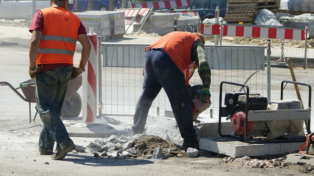 В Симферополе на улицах Линейная и Мелитопольская ремонтируют дорогу