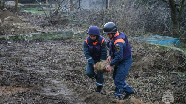 В Севастополе вывезли авиабомбу из жилой застройки