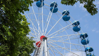 В Детском парке Симферополя заработало колесо обозрения