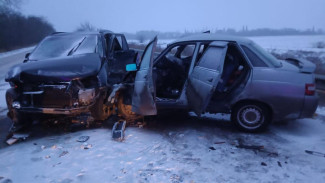 Водитель легковушки погиб после столкновения с кроссовером в Кировском районе