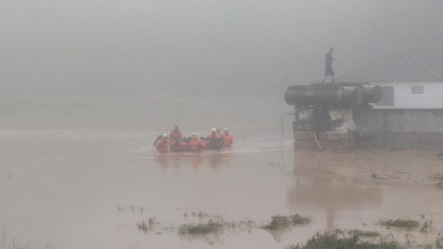В Симферопольском районе укрепляют дамбу