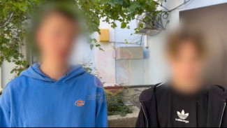 Трое мужчин осквернили Обелиск Славы в Феодосии