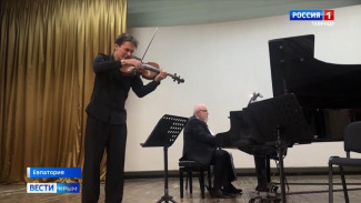   В Евпатории в рамках музыкально-просветительского проекта «Чистая классика — молодым талантам новых регионов» дали концерт классической музыки
