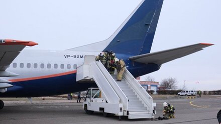 На перроне аэропорта в Симферополе "столкнулись" два самолета 