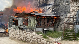 В Бахчисарайском районе загорелась скита Святой Анастасии