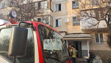 В Севастополе из горящего дома эвакуировали 30 человек, на пожаре погиб мужчина