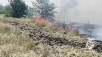 В Симферопольском районе горела сухая трава на площади 6000 м²
