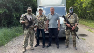 Крымским морпехам в Запорожской области передали военную помощь и тонну яблок (ВИДЕО)