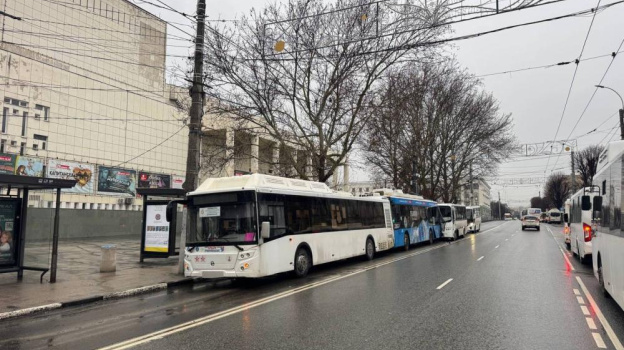 Два автобуса и троллейбус столкнулись в Симферополе: Пяти людям оказали помощь