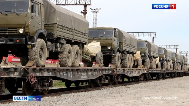 Военные готовят технику к отправке в пункты базирования после учений в Крыму