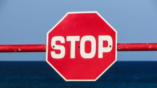 В Севастополе перекрыли рейд, морской транспорт остановлен