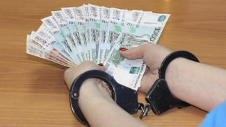 2 млн рублей похитили продавщицы у работодателя в Крыму