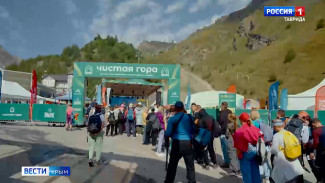 Волонтеры из Крыма помогли очистить склоны Эльбруса