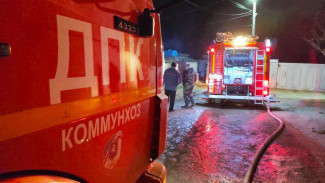 Ночью в столице Крыма пожарные боролись с огнем в квартире девятиэтажного дома