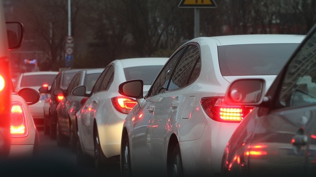 Больше трети автомобилистов Крыма ежегодно тратят неделю жизни на пробки