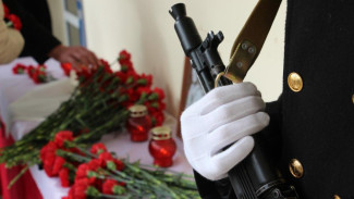 В Керчи открыли мемориальные таблички двум погибшим бойцам СВО