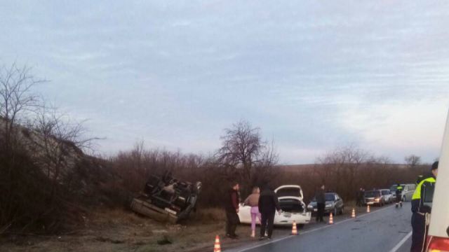 В массовом ДТП в Крыму пострадали три человека