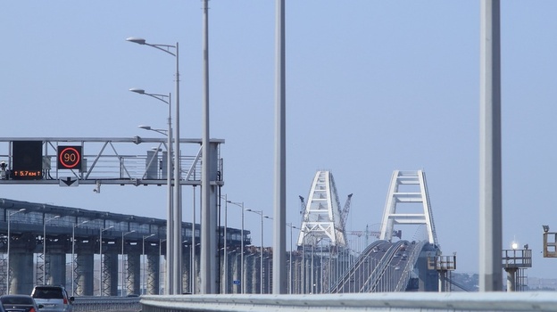 На автомобильной части Крымского моста ограничат движение