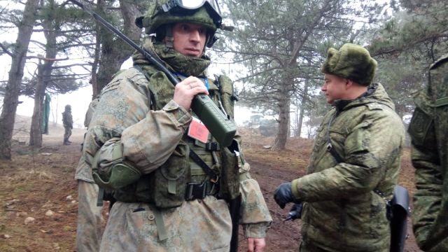 Связисты ЧФ отразили нападение и уничтожили условного противника