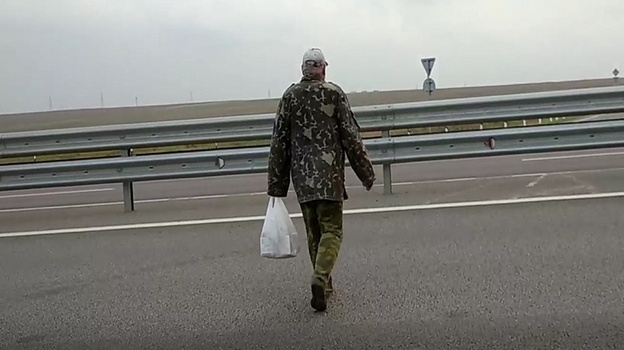 Крымчане вынуждены перебираться через трассу «Таврида» ползком