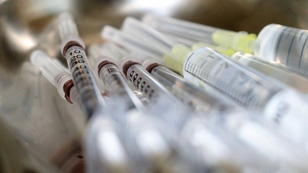 На набережной Евпатории развернули пункт вакцинации от COVID-19