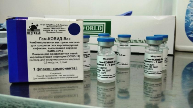 В Крыму начали вакцинировать медиков от коронавируса