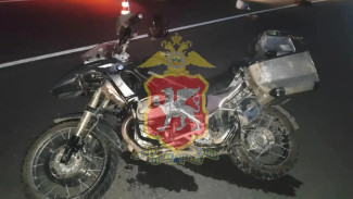 Мотоциклист въехал в ограждение и погиб в Ленинском районе
